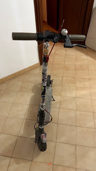 Patinete Eléctrico con Pegatinas