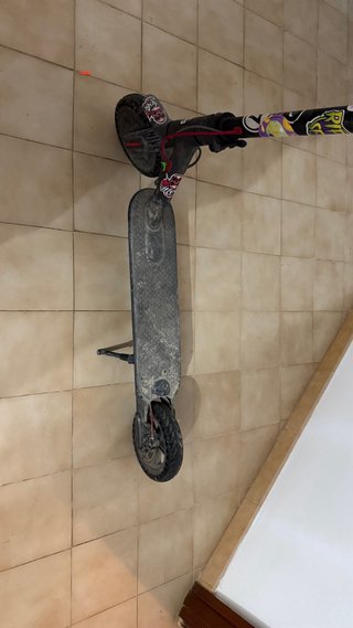 Patinete Eléctrico con Pegatinas