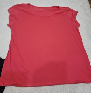Conjunto Camiseta Roja y Shorts Blancos