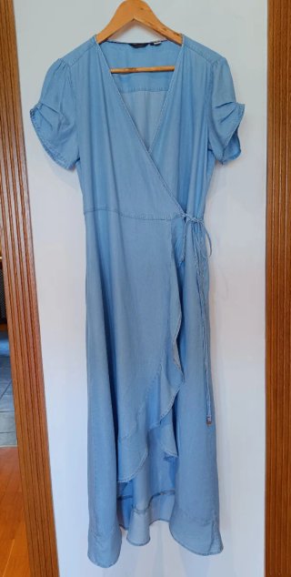 Vestido vaquero con volantes