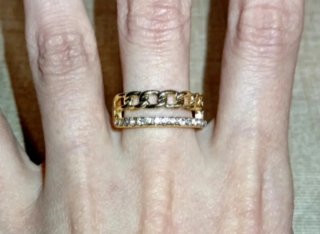 Elegante anillo dorado de acero inoxidable ajustab