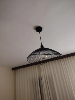 Lámpara colgante de metal negra