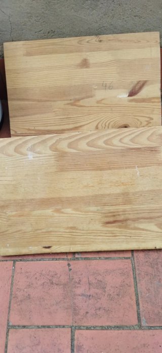 Mesa auxiliar con soporte metálico