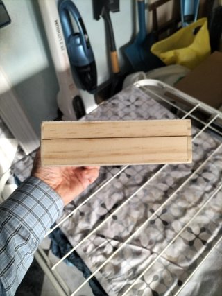 Caja de madera con compartimentos
