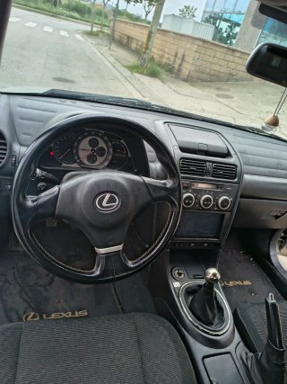 Lexus IS 2004