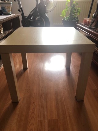 Mesa auxiliar cuadrada Ikea beige