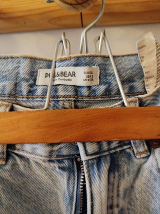 Pantalón vaquero desgastado