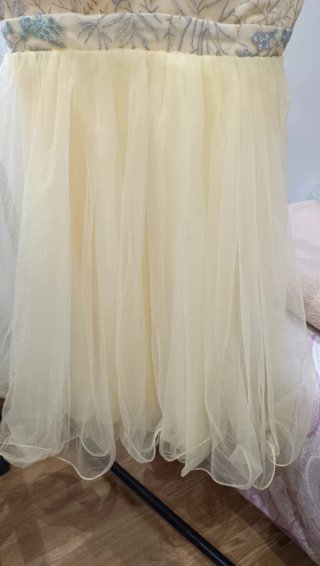 Vestido amarillo para ocasiones especiales