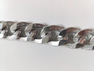 Pulsera eslabones grandes plateada textura