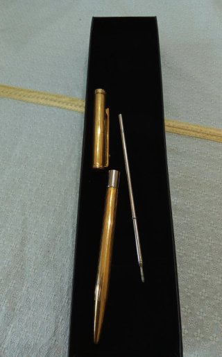 Penna vintage Dom Baiz oro