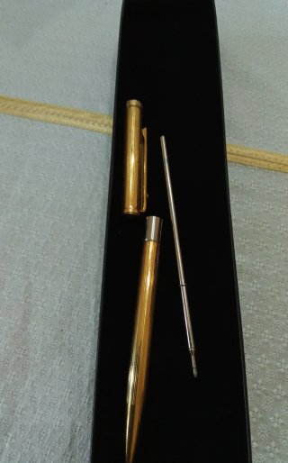 Penna vintage Dom Baiz oro