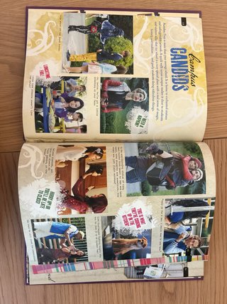 Disney Descendants Yearbook