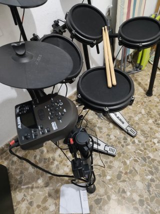 Batería Electrónica Alesis Nitro Mesh