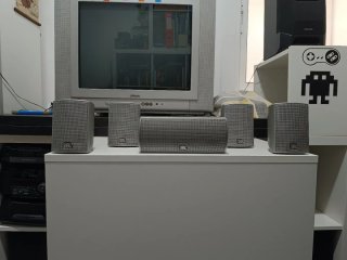 Amplificador Kenwood 70W x 5 con altavoces 5.1 JBL