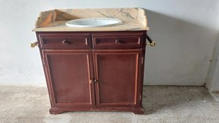 Mueble de lavabo con mármol rosa