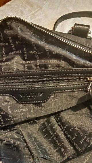 Bolso Negro Piel Sintética Cremallera Dorada