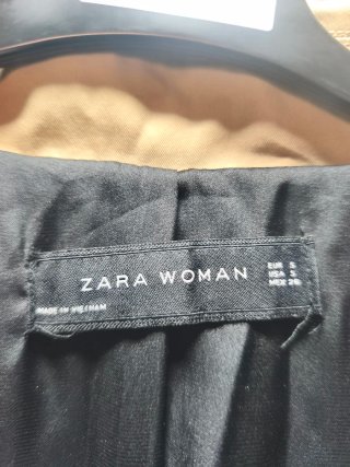 Gabardina Mango Beige y Negra.