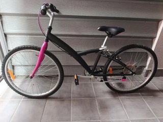Bicicleta B'Twin 24 Negra y Rosa