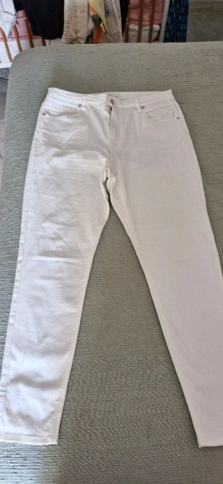 Pantalón pitillo blanco