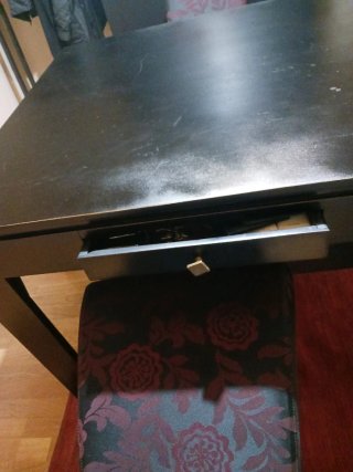 Mesa cuadrada negra con 4 sillas
