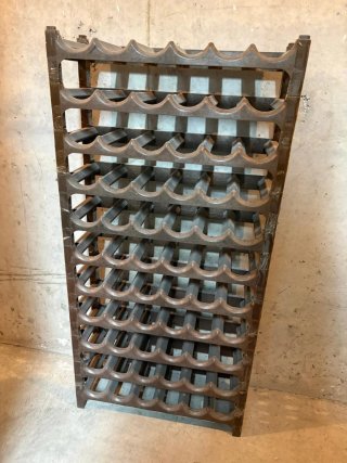Botellero de plástico y madera apilable