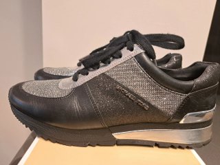 Michael Kors Zapatillas Negras y Plateadas