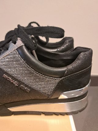 Michael Kors Zapatillas Negras y Plateadas