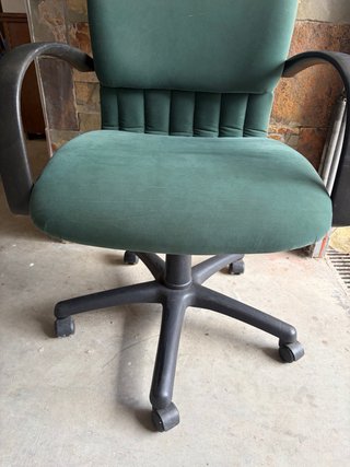 Silla de oficina ergonómica verde