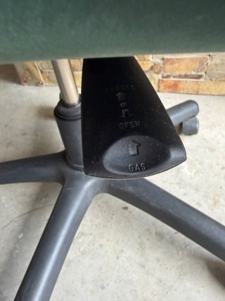 Silla de oficina ergonómica verde