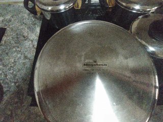 Juego de Ollas, regalo olla rápida funciona bien.