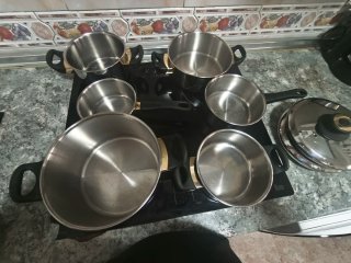 Juego de Ollas, regalo olla rápida funciona bien.