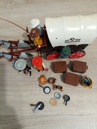 Carrozza Ovest Playmobil con Figure e Accessori