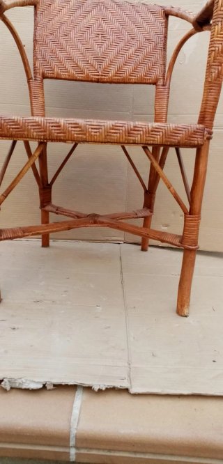 Sillón de mimbre antiguo