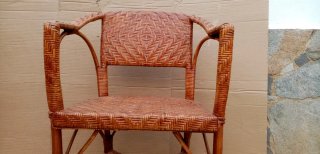 Sillón de mimbre antiguo