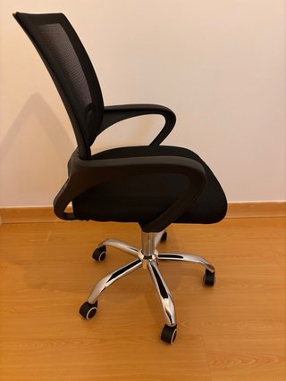 Silla de oficina negra. En perfecto estado.