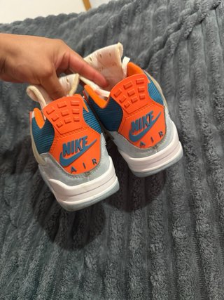 Jordan 4 Retro Azul Hielo Guava