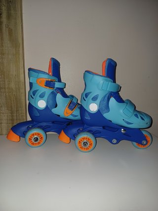 Patines infantiles ajustables azul y naranja