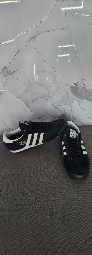 Zapatillas Adidas Talla 46 Negras y Blancas