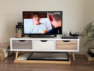 Mueble TV blanco y madera con cajones