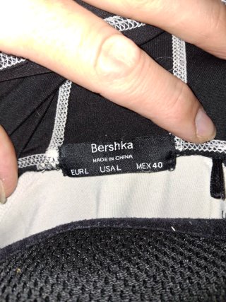 Camiseta técnica compresión con capucha negra