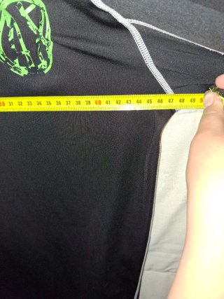 Camiseta técnica compresión con capucha negra