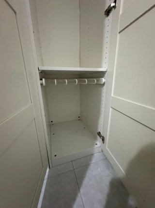 Armario blanco de madera
