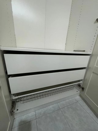 Armario blanco de madera