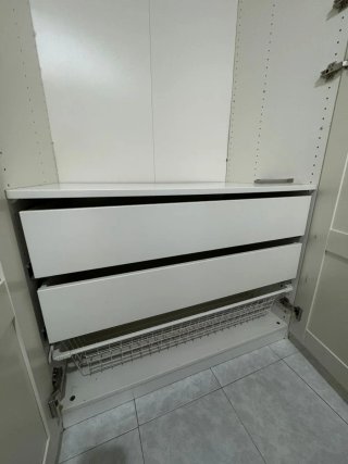 Armario blanco de madera