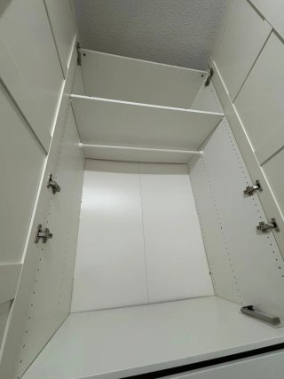 Armario blanco de madera