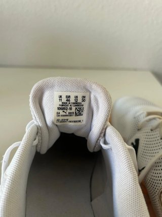 Botas de fútbol sala Puma blancas y amarillas