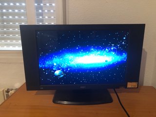 TV AIRIS pequeña negra
