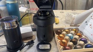 Cafetera Nespresso Vertuo Pop Negra