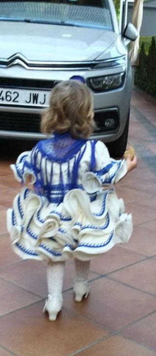 Traje de flamenca niña blanco y azul