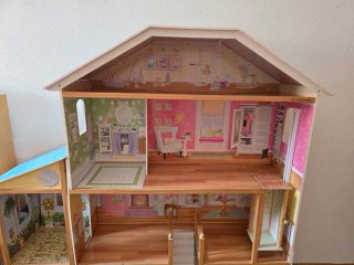 Casa de muñecas de madera